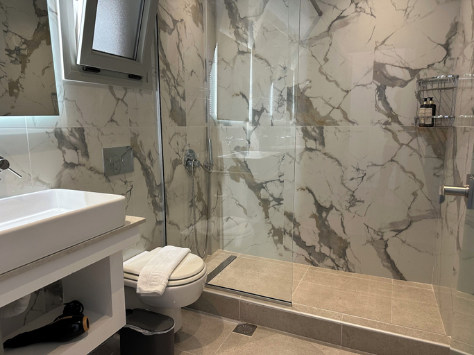 Bathroom 4, Lovely Hot-L, South Aegean