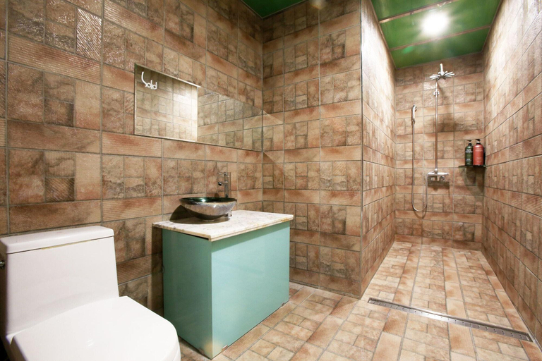 Bathroom 4, Suyu Solid Hotel, Gangbuk