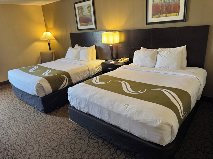 Room 4, Escanaba Stay inn & suites, Delta