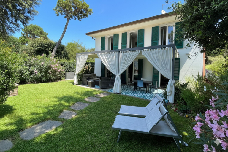 Exterior & Views 2, Villa Victor 100m from sea, Massa Carrara