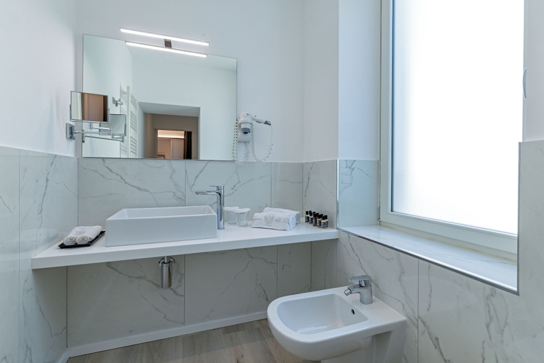 Bathroom 5, Miramare the Palace Hotel, Imperia