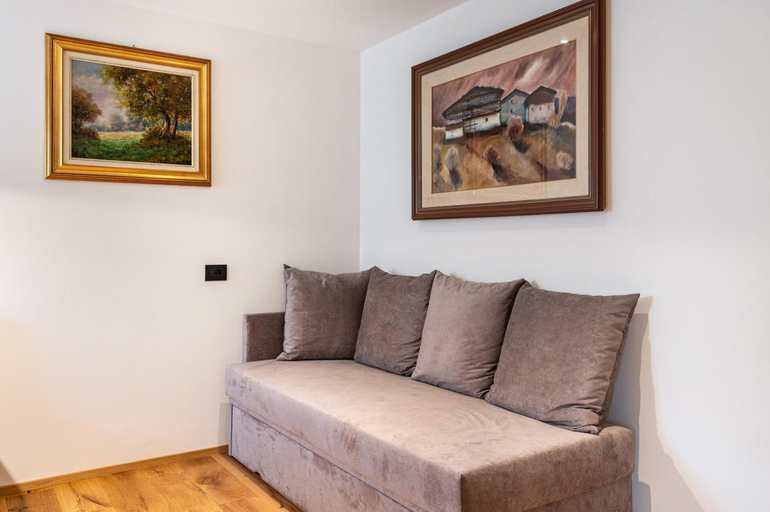 Others 5, Villa Anna Villnoss, Bolzano