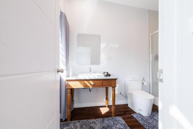 Bathroom 2, Baanboon, Thon Buri