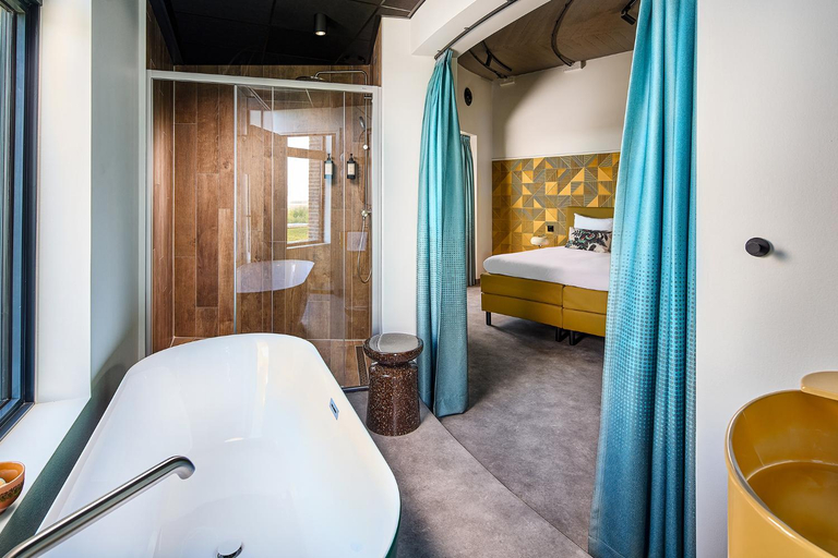 Bedroom 2, Hotel Restaurant Grandcafé  t Voorhuys, Noordoostpolder