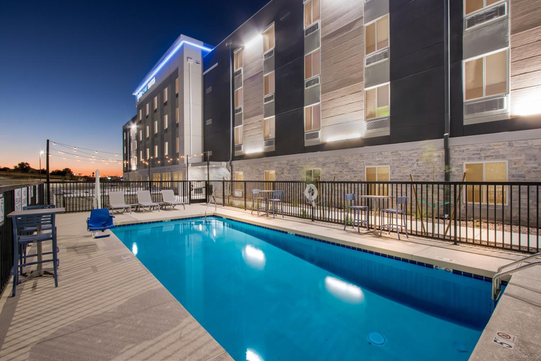 Sport & Beauty, Everhome Suites Glendale Sports Entertainment District, Maricopa