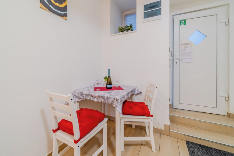 Dining, Red Vibe Studio Central 1, Zagreb