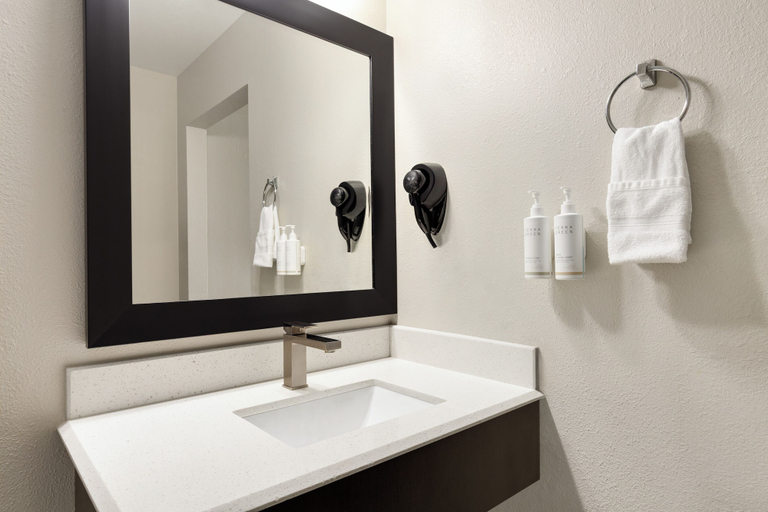 Bathroom 4, Super 8 by Wyndham Eureka, Humboldt