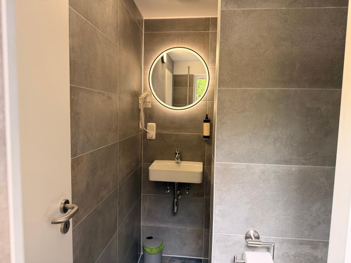 Bathroom 2, Fata Morgana, Cochem-Zell