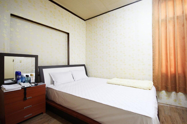 Bedroom 2, Yeosu Sinseng, Yeosu