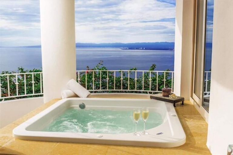 Outdoor spa tub, SUITES VIP AT GRAND MIRAMAR, Puerto Vallarta
