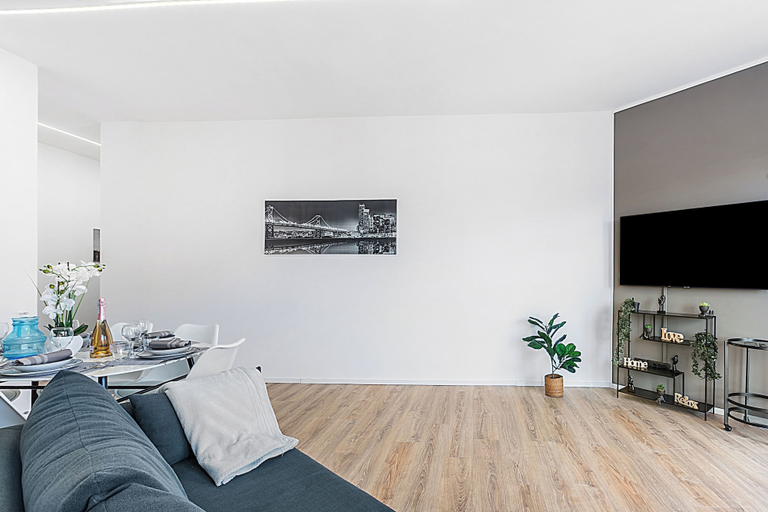 Living area 5, Specchio Di Cielo: Apartment With Terrace and AC Arona Center, Novara