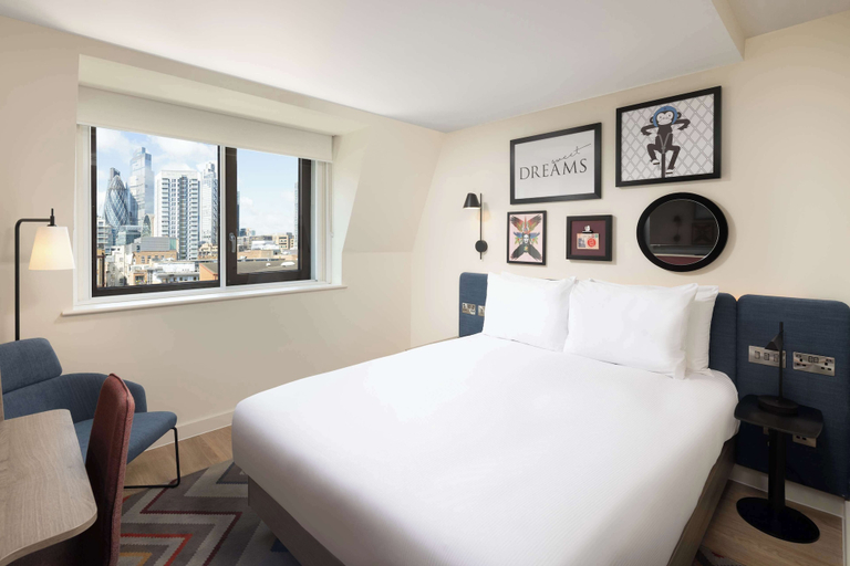 Bedroom 2, Hampton by Hilton London City, London