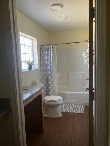 Bathroom 4, Ponderosa Gardens Motel, Butte