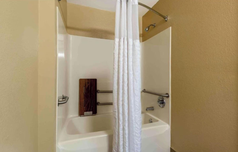 Bathroom 5, Studio 6 Extended Stay Washington, D.C. Gaithersburg South MD, Montgomery