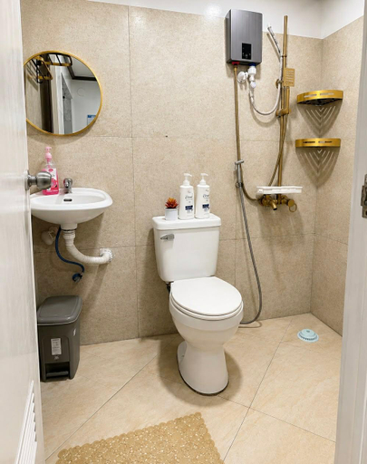 Bathroom 3, Windmill Chimes, Pililla