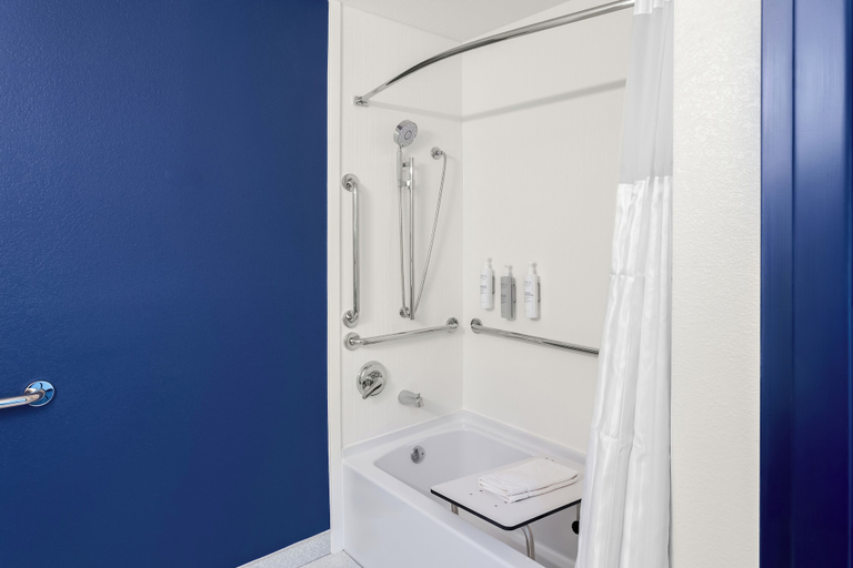 Bathroom 3, Spark by Hilton Beckley, Raleigh