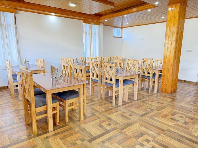 Dining 2, The White Rain Cottage, Kullu