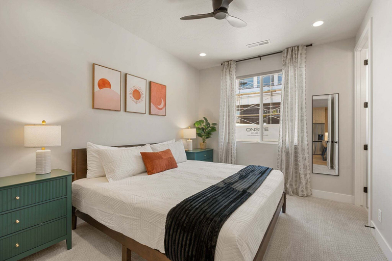 Room 5, Vacation Mode 5 Bedroom Townhouse, Washington
