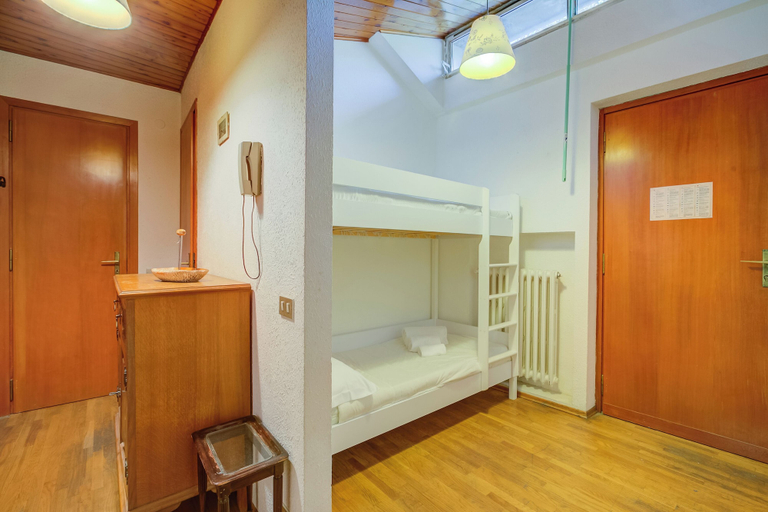 Bedroom 3, La Tana dello Scoiattolo (Skiing nearby), Torino