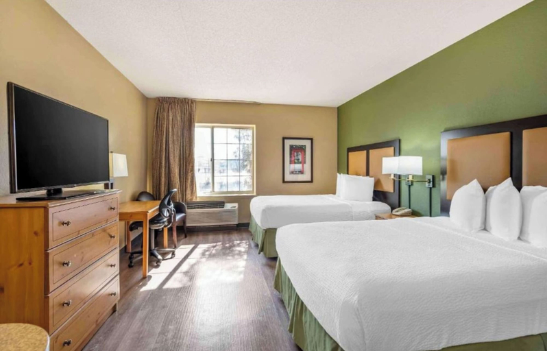 Bedroom 3, Studio 6 Extended Stay Chicago Vernon Hills Lincolnshire IL, Lake