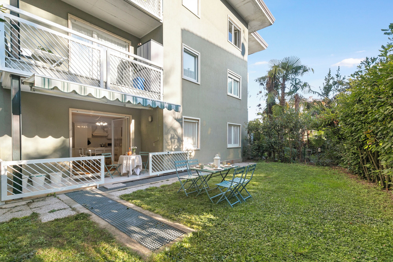 Outdoor dining 2, Riva's Garden Home, Trento