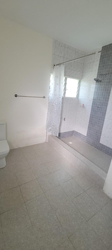 Bathroom 2, Lord's Hands Guesthouse Hotel, Gomoa