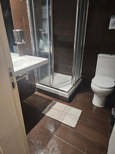 Bathroom 4, Urban Garden Hostel, Lisbon