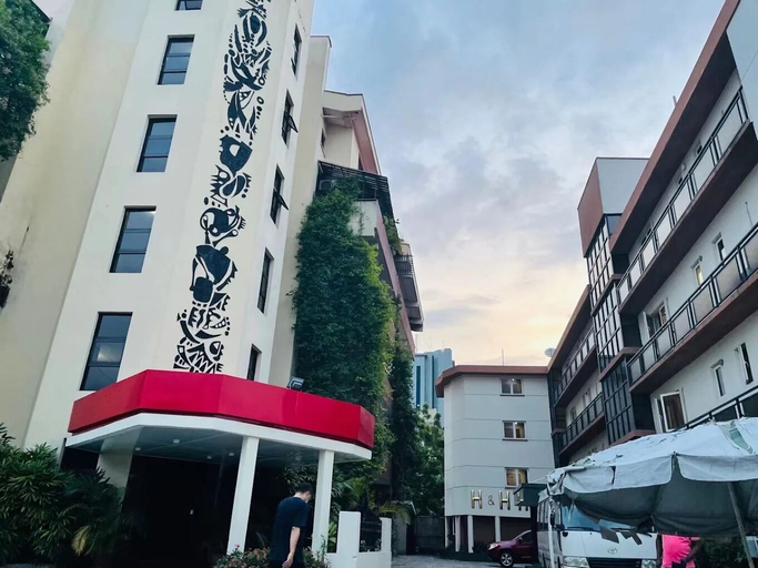 Exterior 5, H & H INN, Eti-Osa