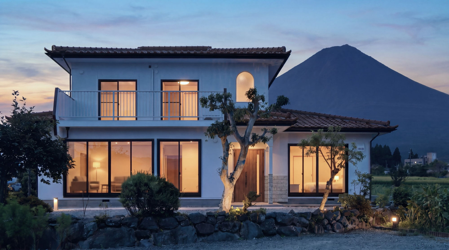 Exterior & Views