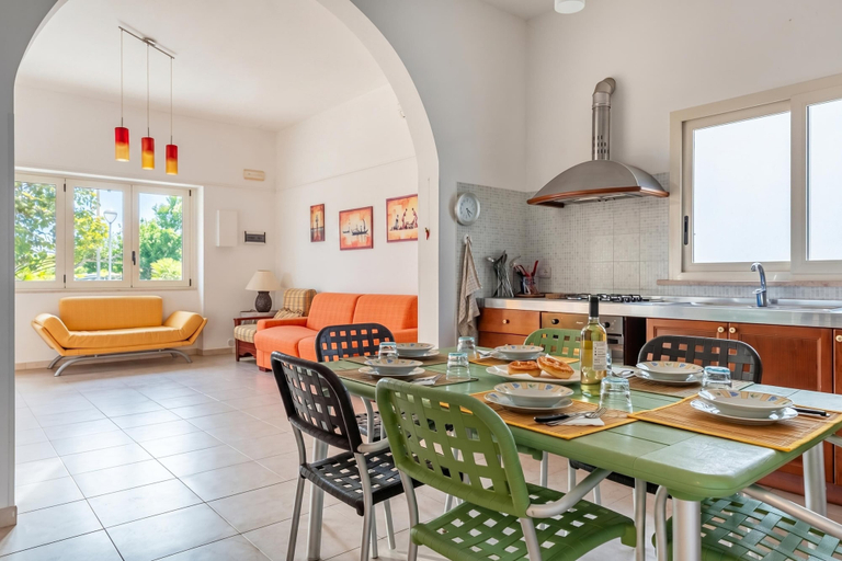 Dining 2, Kallisti Beach House With Private Garden, Lecce