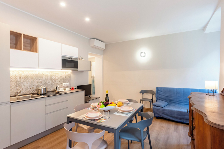 Private kitchen 2, Central Apartment With Private Parking in Genova, Genova