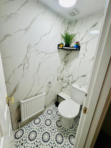 Bathroom 5, The Kirkdale Hotel, London