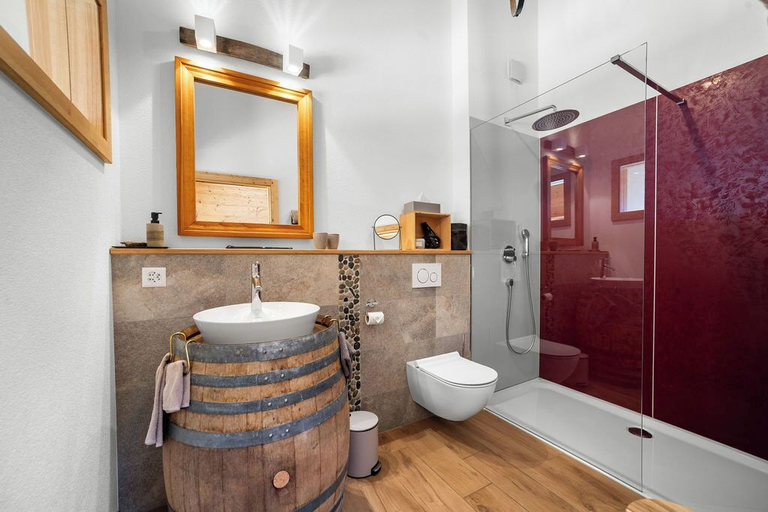 Bathroom 2, Chalet Diognysos B&B, Sierre