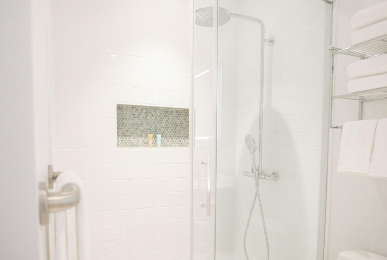 Bathroom 3, Governors Village Seven Mile Beach Corridor