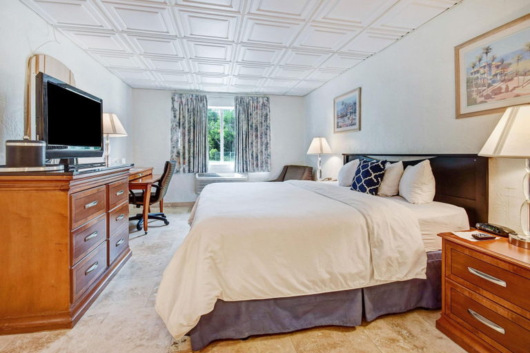 Bedroom 4, Rodeway Inn & Suites, Monroe