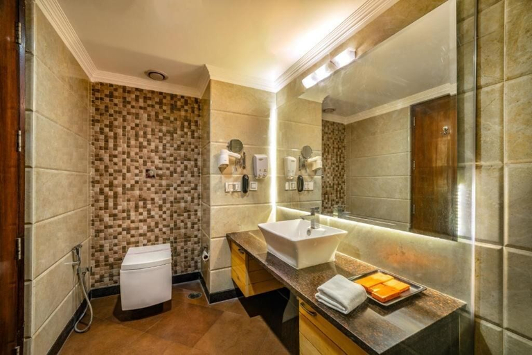 Bathroom 4, Hotel Saffron Leaf, Dehradun