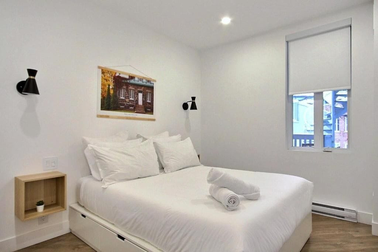 Room 5, Le 323, Communauté-Urbaine-de-Québec