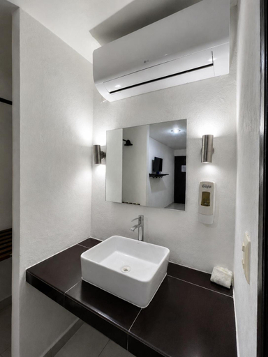Bathroom 3, Hotel Don Luis, Valladolid