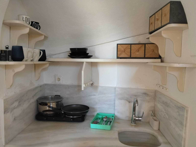 Private kitchen 3, NEW Ryan's Cave Suite in Emporio Center, South Aegean