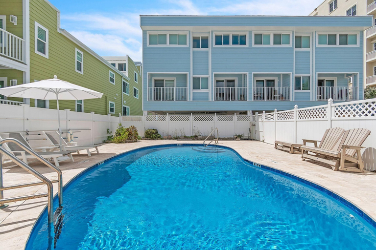 Sport & Beauty 5, View West #1, Pinellas