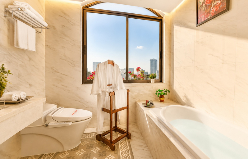 Bathroom 5, Happy Life Grand Hotel & Sky Bar, District 1