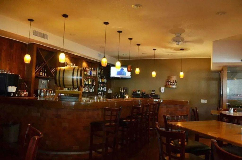 Food & Drinks 5, Estancia Inn, Tecate