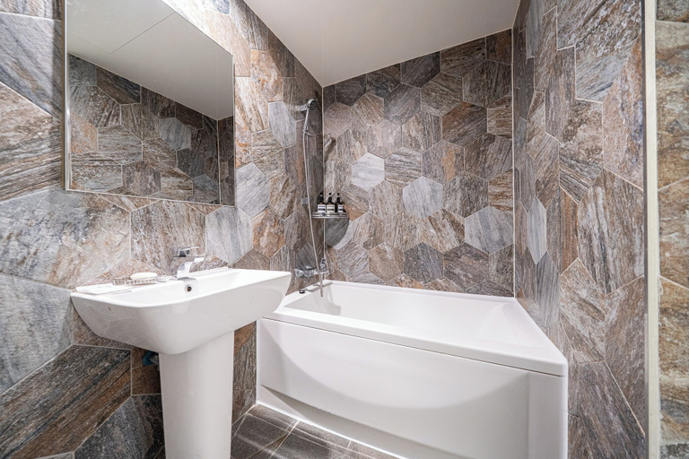 Bathroom 4, Sangbong Jungnang Salmon, Jungnang