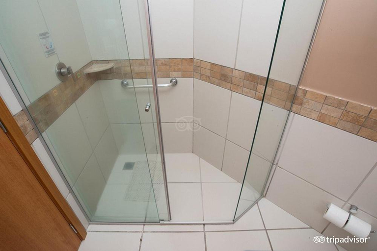 Bathroom 3, Le Jardin Suites - Caldas Novas, Caldas Novas