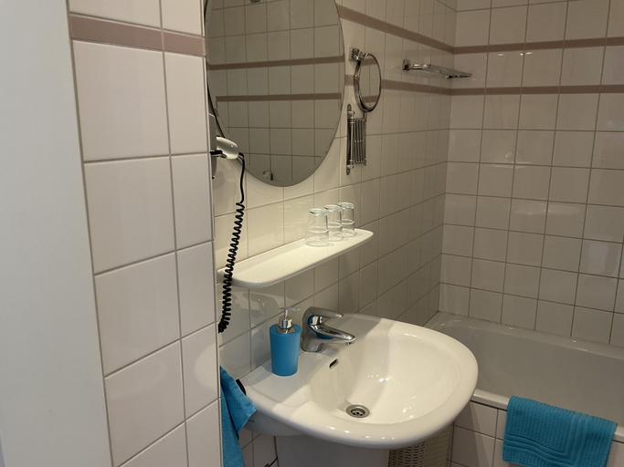 Bathroom 5, Plato by Hofstad Studios, The Hague