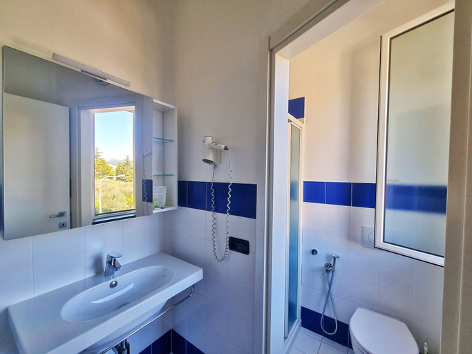 Bathroom 5, Residence La Palma, Savona