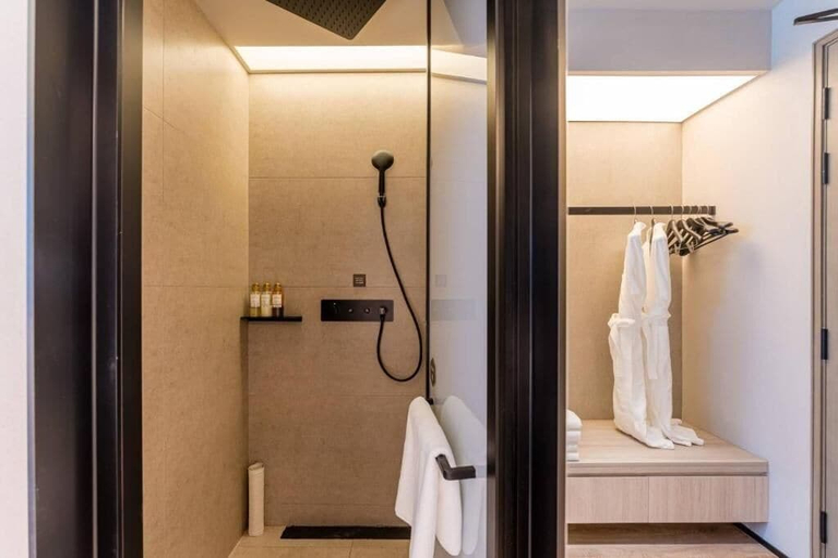 Bathroom 5, Crystal Hotel Shanghai North Sichuan Rd, Shanghai