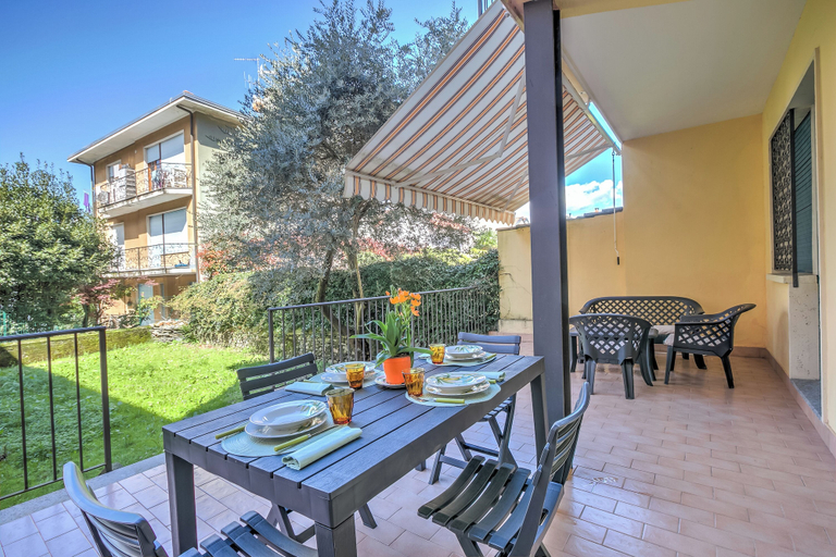 Outdoor dining 5, Leonardo House Garden in Stresa Center, Verbano-Cusio-Ossola