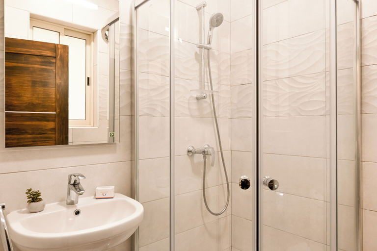 Bathroom 3, Sea & Valley Views Żebbuġ Gozo