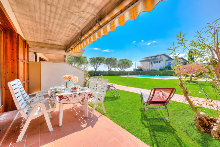 Others 4, Cinzia Apartment Front Beach- Pool, Garage & Terrace, Brescia